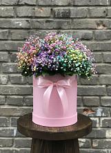 Цветочная композиция из Гипсофила и Розы в шляпной коробке в Желябино