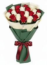Букет Микс из красных и белых роз в Желябино