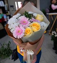 Букет цветов из:  Герберы, Розы и Хризантемы в Желябино