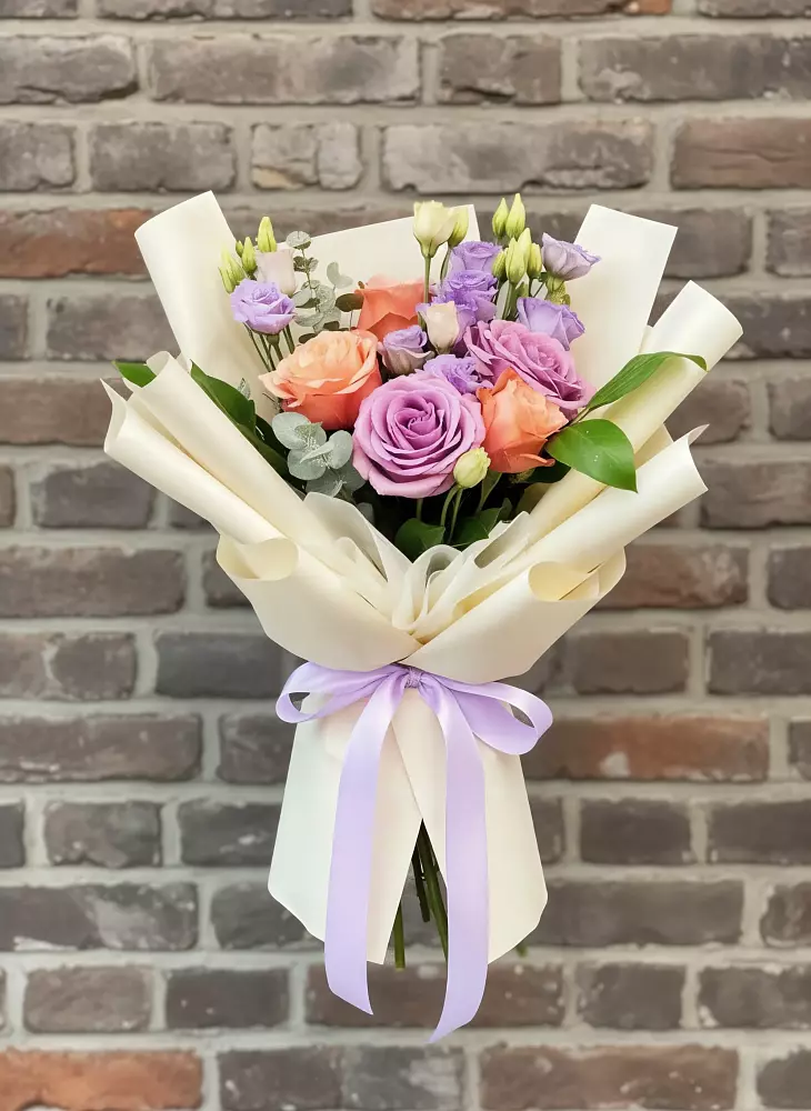 Букет цветов из: Лизиантусы и Розы в Желябино