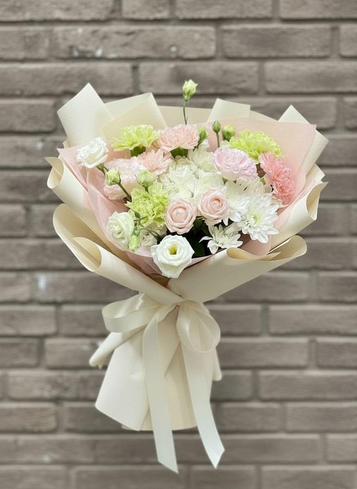 Букет цветов из: Гвоздики, Розы, Лизиантусы и Хризантемы в Желябино