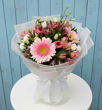 Букет цветов из:  Герберы, Альстромерии и Лизиантусы в Желябино