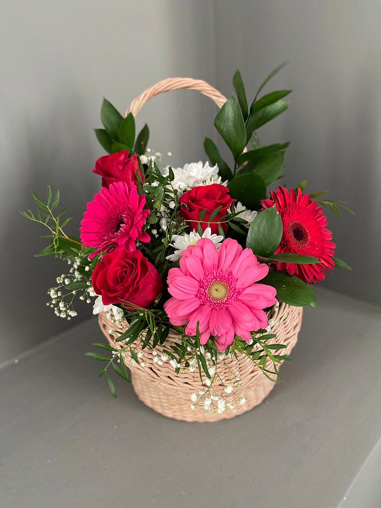 Цветочная композиция из Розы, Хризантемы и Герберы в корзине в Желябино