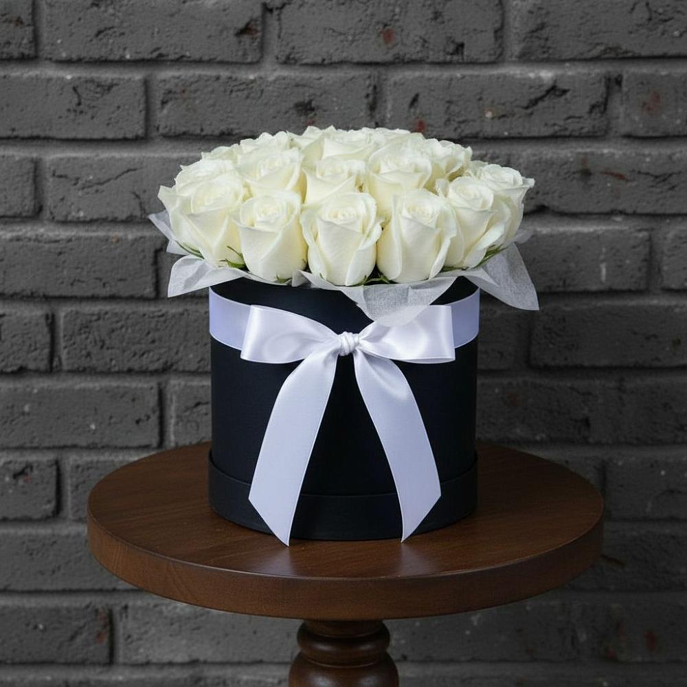 Цветочная композиция из Розы в шляпной коробке в Желябино