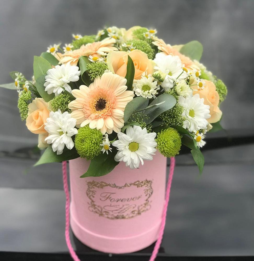 Цветочная композиция из Розы, Герберы и Хризантемы в шляпной коробке в Желябино