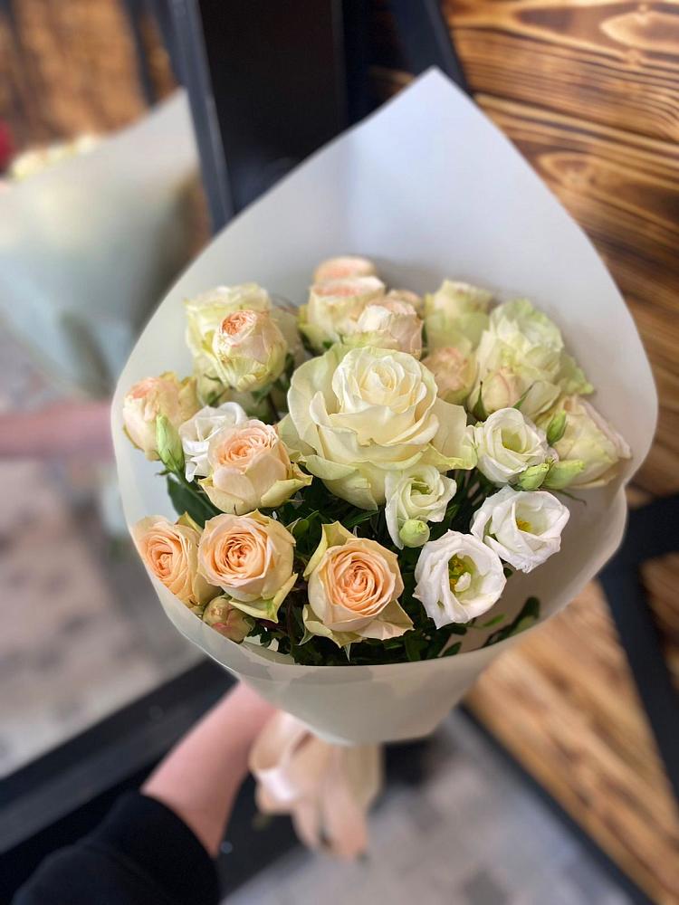 Букет цветов из: Розы и Лизиантусы в Желябино